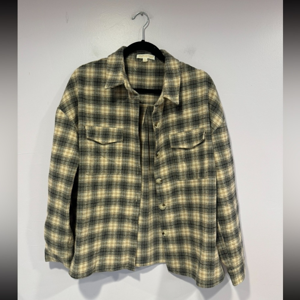 Cloud Ten boutique plaid shacket‎